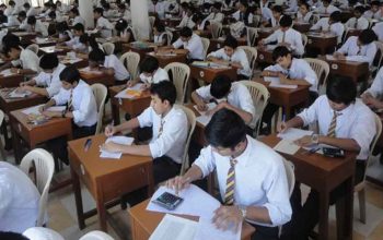 لاہور سمیت پنجاب بھر میں انٹرمیڈیٹ کے سالانہ امتحانات کا آغاز کل جمعہ سے ہوگا۔لاہور بورڈ حکام کے مطابق انٹرمیڈیٹ کے امتحانات میں 1 لاکھ 95 ہزار 6 سو سے زائد امیدواران شرکت کر رہے ہیں